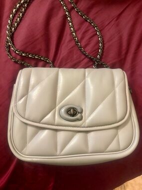 COACH Pillow Madison shoulder bag in dove grey 🩶